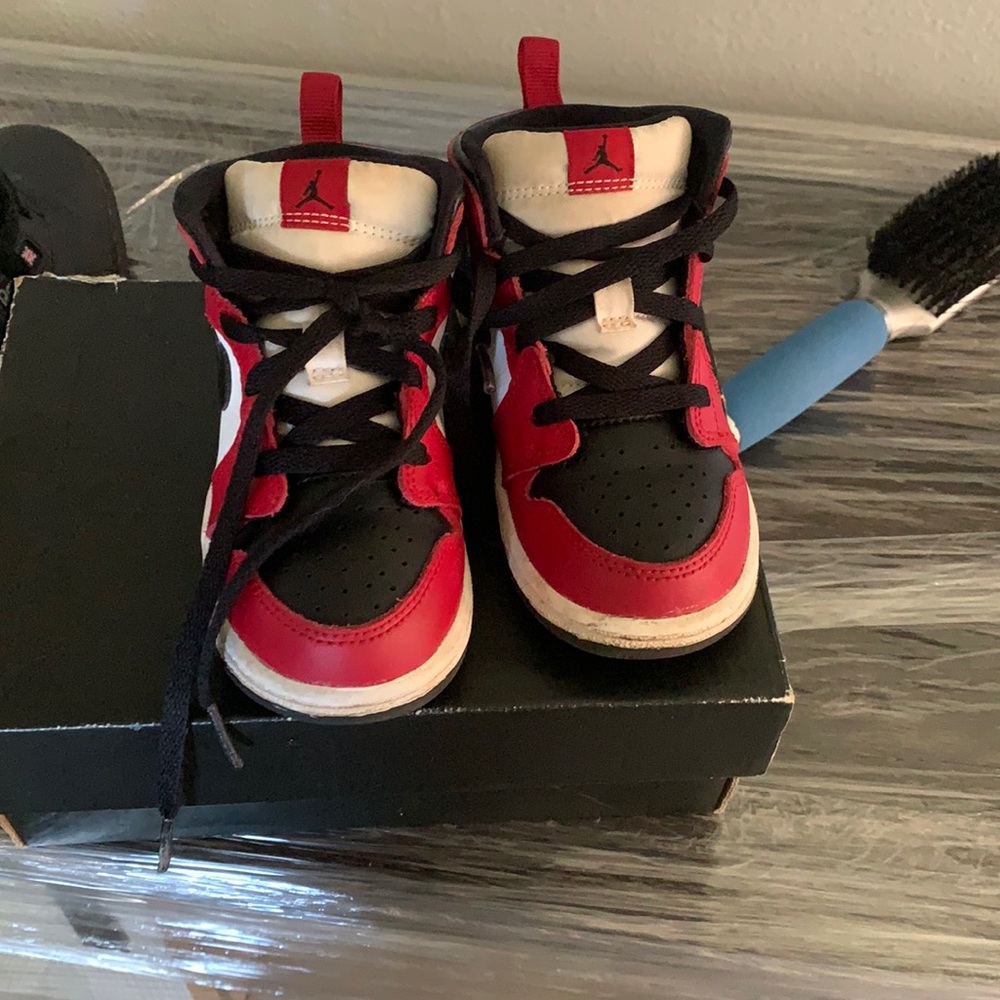 Jordans one high top red and black Chicago